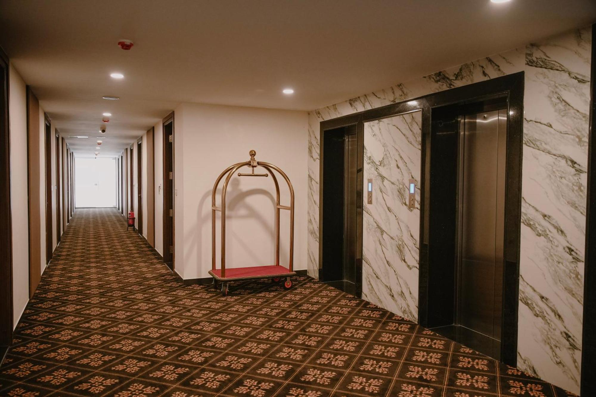 ホテル The King'S Meadows Golhalli エクステリア 写真